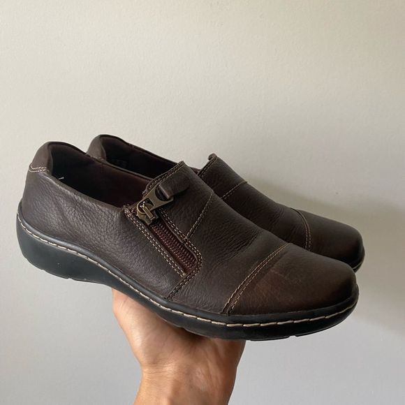 Clarks Shoes - Clark’s collection ultimate comfort leather slip on sandal sneaker shoes